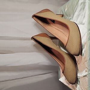 Ann Taylor Khaki Canvas and Cognac Leather Women's Pump Size 8 1/2